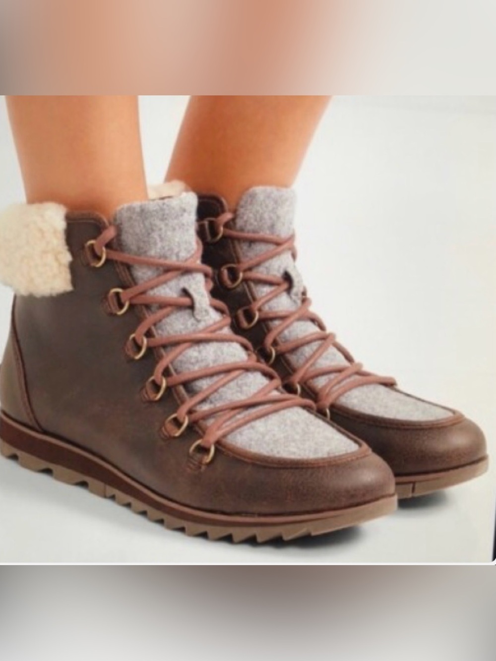 NWOT Sorel Harlow Cozy Waterproof
Bootie